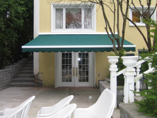 green awning